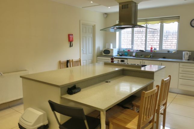 93a, Leeside Crescent, London photo 3