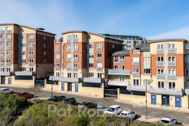 B, bb72, High Quay, Newcastle Upon Tyne photo 3