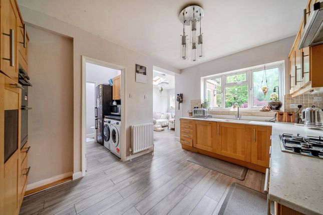 40, Avondale Avenue, Hinchley Wood photo 4