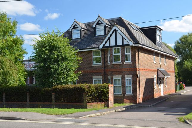Thumbnail Flat to rent in Stoneleigh Court, Theale, Reading, Berkshire