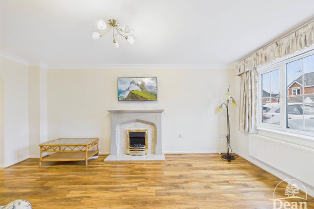 32, Cornpoppy Avenue, Monmouth photo 4