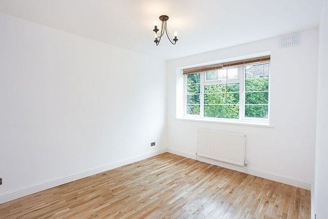 25, Beech Lawns, LONDON photo 4