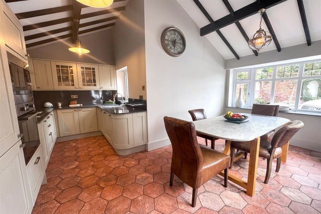 27, Chester Road, Holmes Chapel photo 4