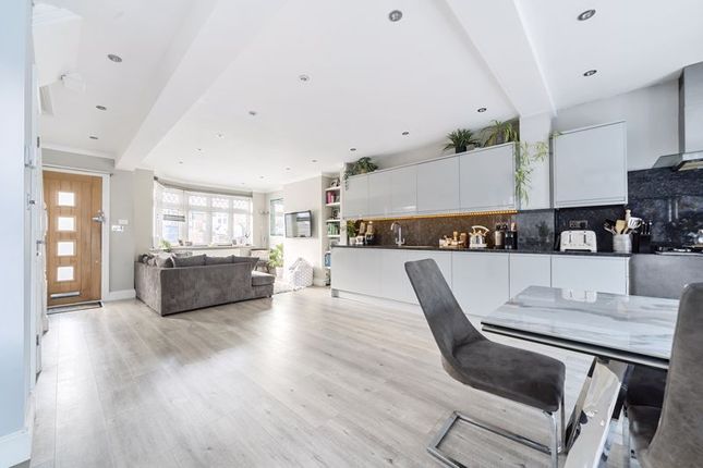 Property for sale in Weirdale Avenue, London