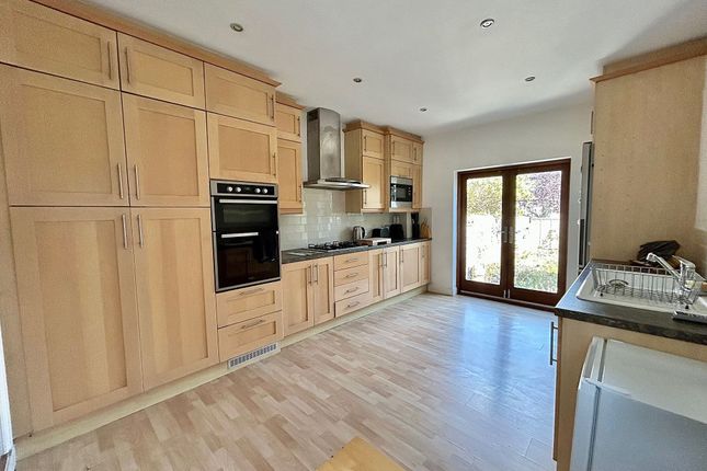 34 Lingard Road, Manchester photo 3