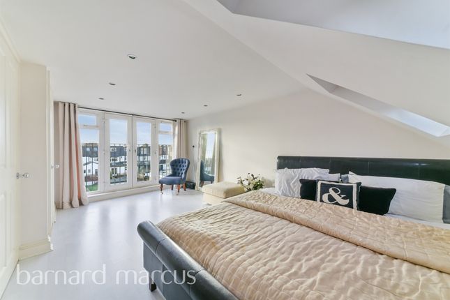 Terraced house for sale in Brooklands Avenue, London