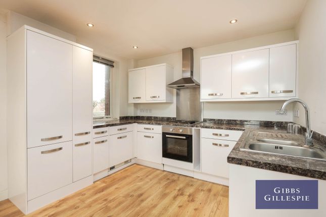 Flat 14 Crimson Court, 1390, Uxbridge Road, Uxbridge photo 4