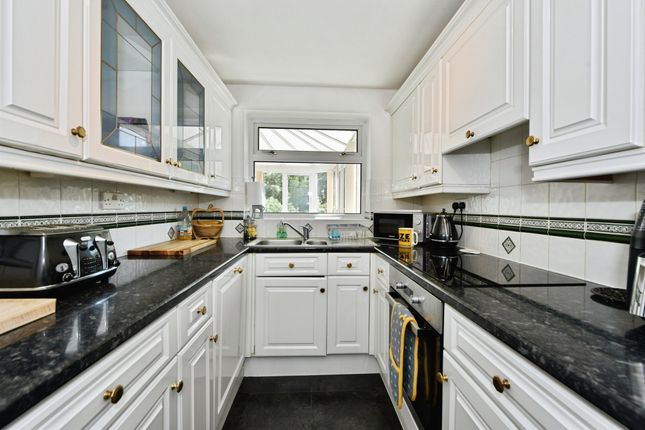 33, Wadsworth Avenue, Sheffield photo 4