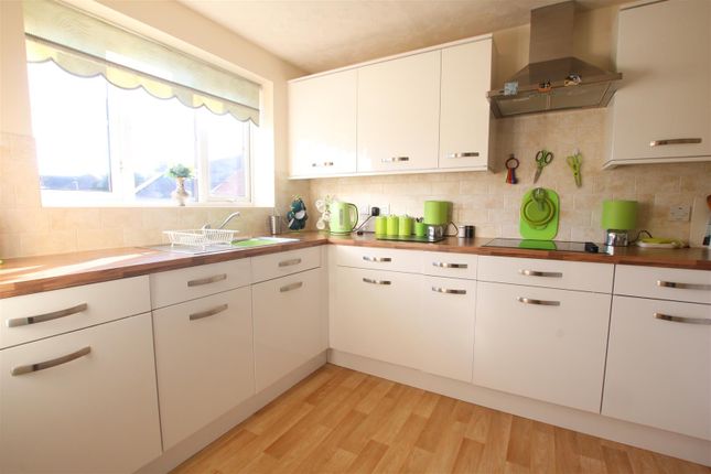 18 Emmeline Lodge, 27 Kingston Avenue, Leatherhead photo 2