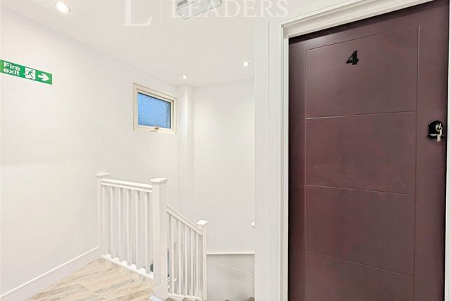 Room 2, 6, Shinwell Walk, Crawley photo 5