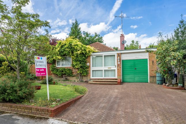 Thumbnail Detached bungalow for sale in Cobbetts Ride, Tring