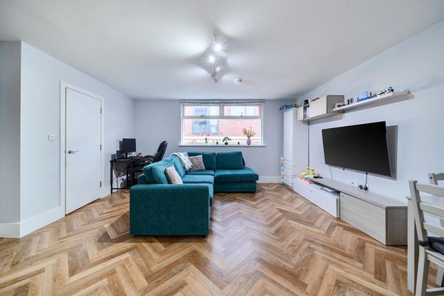 9, Junction Court, Ruislip photo 4