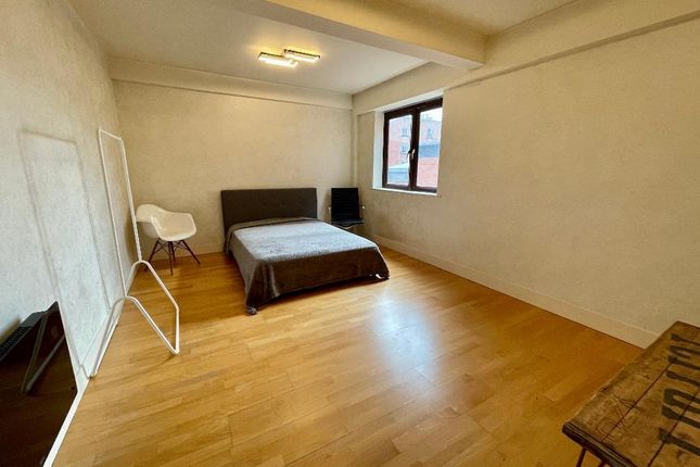 Flat to rent in Dickinson Street, Manchester