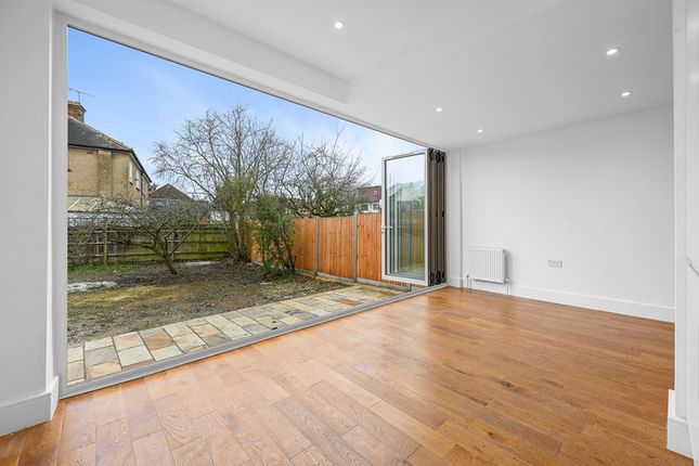 23, Elm Close, Harrow photo 2