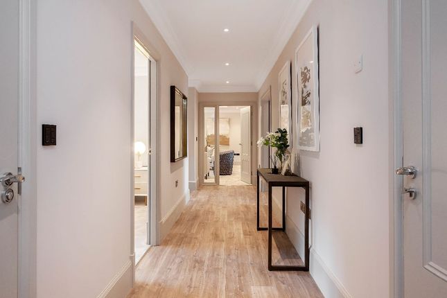 Thumbnail Flat for sale in New Road, Esher