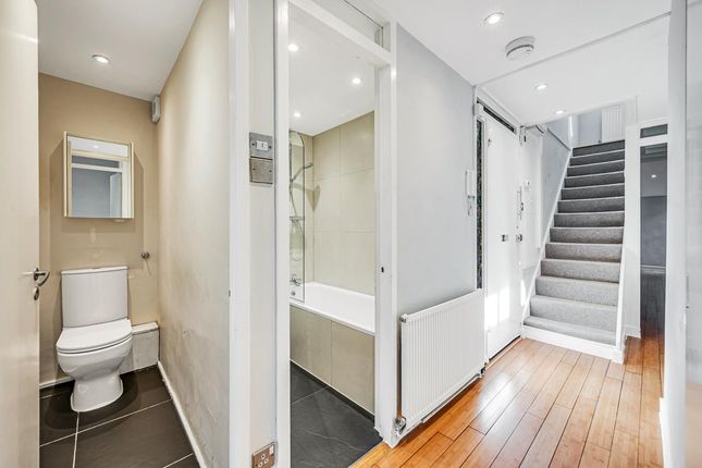 Flat 9 Grosvenor Lodge, 32, Wellesley Road, London photo 4