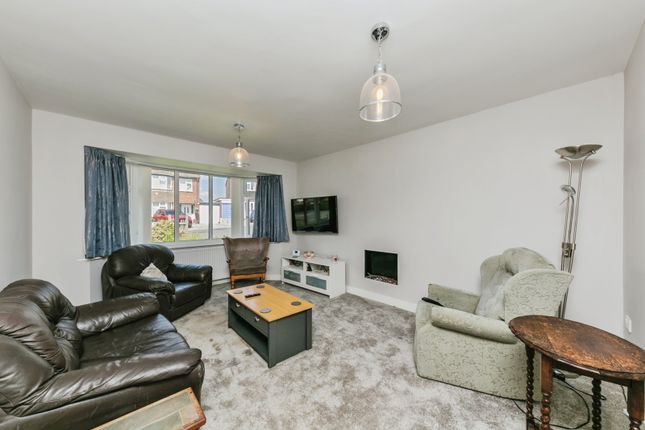 11, Chiltern Avenue, Cheshire photo 2