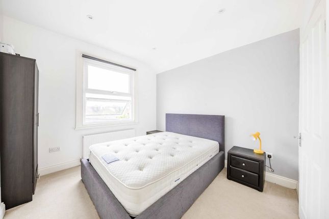 599C, Garratt Lane, London photo 2