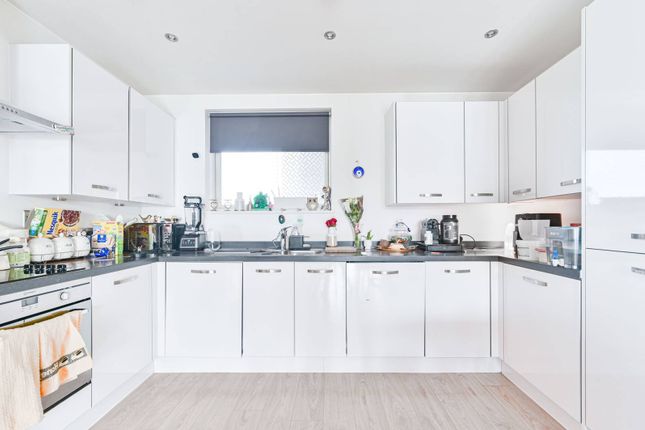 Flat for sale in Edmund Street, Camberwell, London
