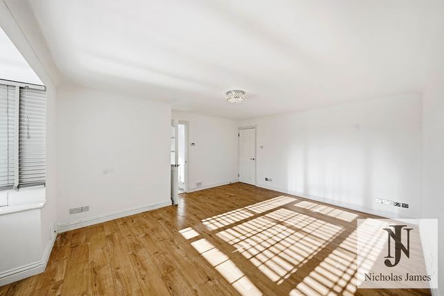 22, Sandringham Road, Potters Bar photo 4