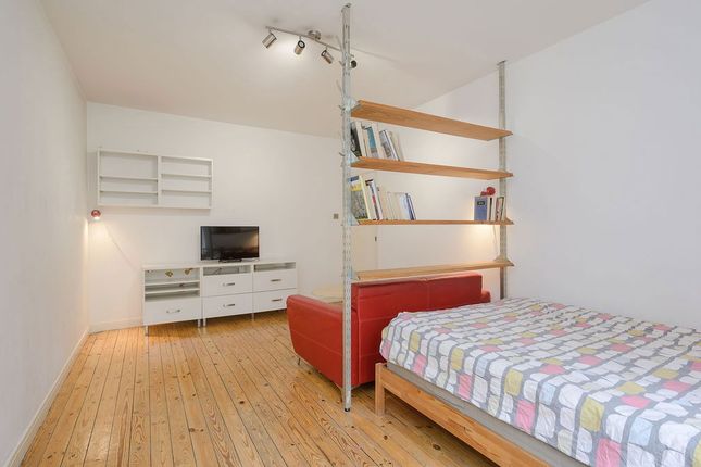 Langham Court,Flat 13, Wyke Road, London photo 3