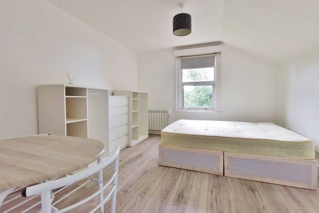 Flat 7, 64 Onslow Gardens, Muswell Hill photo 2