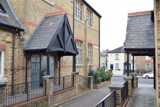 2-bed flat on 1, Flat 1, St. Johns Court, Moulsham Street, Chelmsford, £325,000