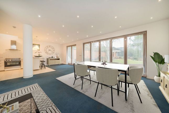 43, Collingwood Avenue, Surbiton photo 2
