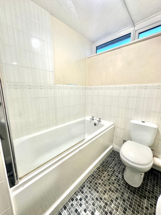 73, Stonehouse Lane, Coventry photo 5