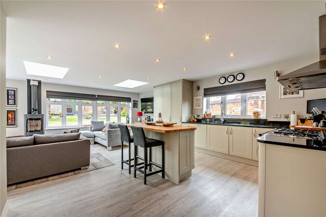 Walkelin House, 12, Hollycroft, Thatcham photo 2