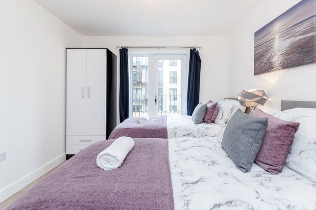Flat to rent in Image Court, London