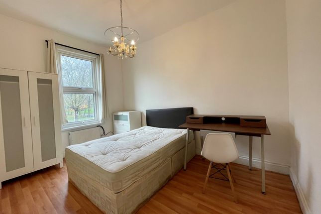 Thumbnail Room to rent in Burdett Road, Mile End