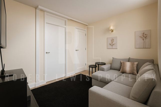51 Honiton House, Enfield photo 4
