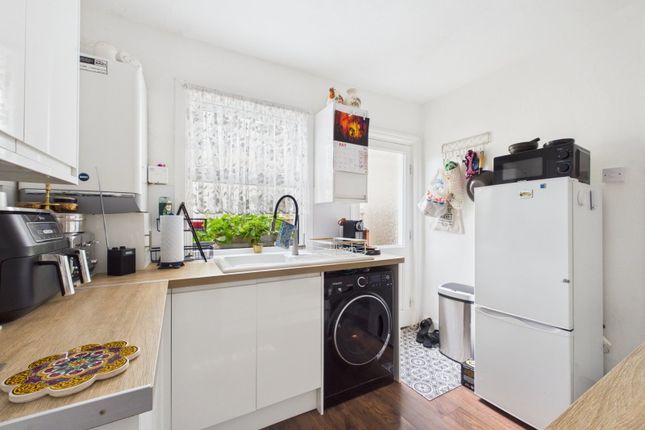 36, Cambridge Road, Rochester photo 2