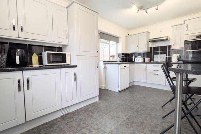10 Raglan Grove, Merthyr Tydfil photo 2