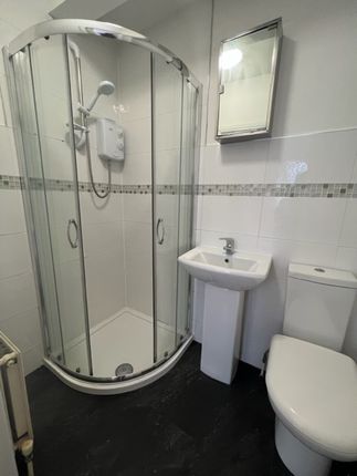 Room to rent in Chippinghouse Road, Sheffield