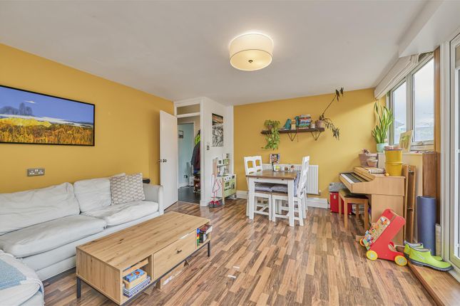 Flat 19, Youngs Court, Charlotte Despard Avenue, London photo 3