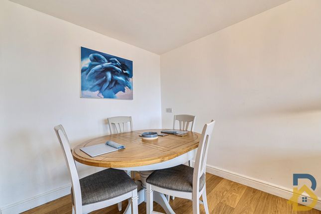 Flat 20, Uphavering House Parkhill Close, Hornchurch photo 3