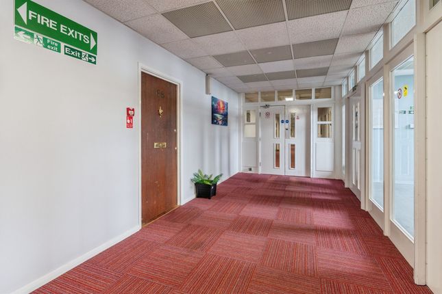 Flat 88, Stanford House, Princess Margaret Road, Tilbury photo 4