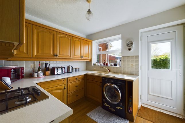 5, Cherry Tree Close, HULL photo 3