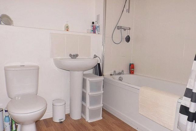 Flat 33, Siric House,, Circular Road South, Essex photo 3