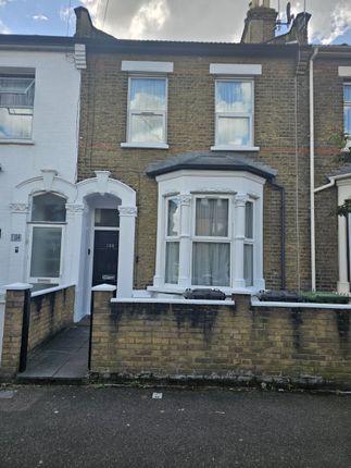 Flat to rent in Langthorne Road, London