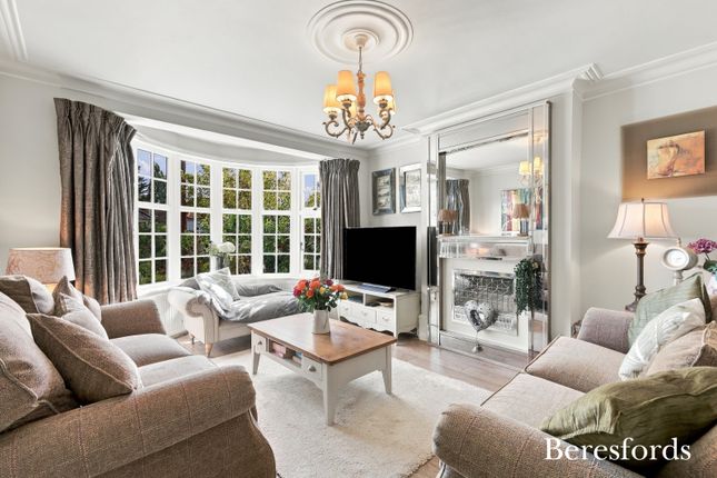15, Eversleigh Gardens, Upminster photo 3