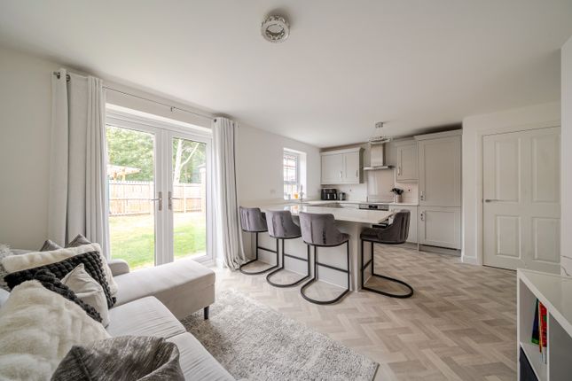 3, Riverside Lane, Doncaster photo 4