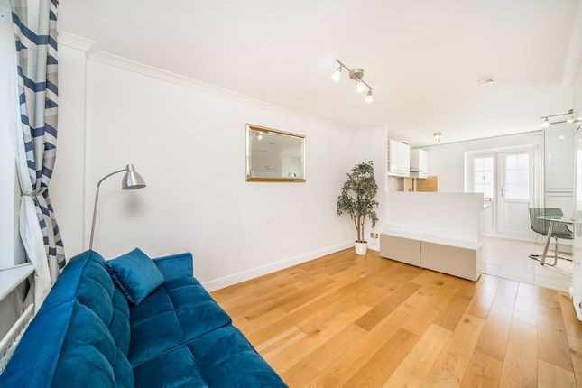 32, Francis Close, London photo 4