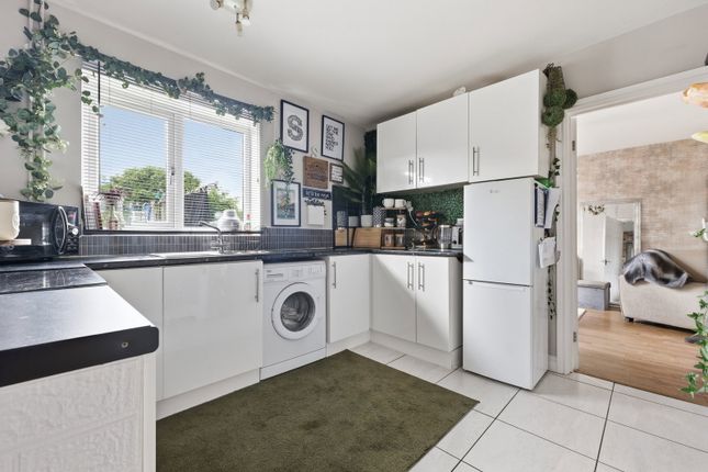 29, Warreners Drive, Rotherham photo 4