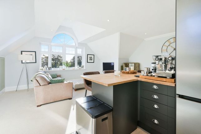 Priory Oaks, 54,Flat 8, Park Lane East, Reigate photo 5