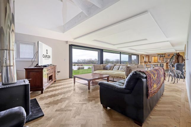 Barn conversion for sale in Ashwells Road, Pilgrims Hatch, Brentwood