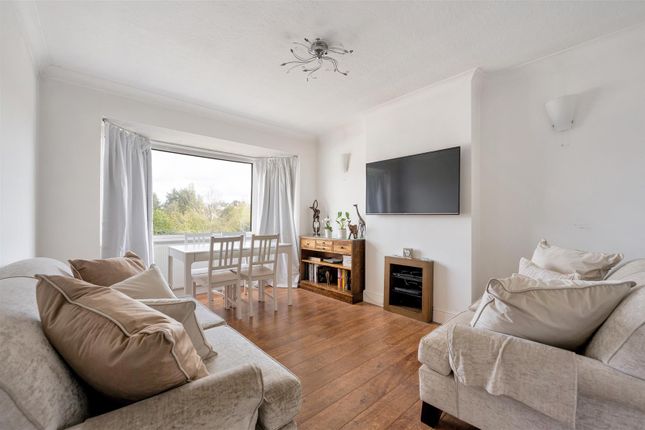 12 Crescent View, High Road, Loughton photo 2