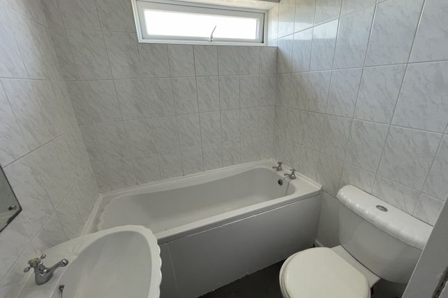 56, Dearne Walk, Bedford photo 2